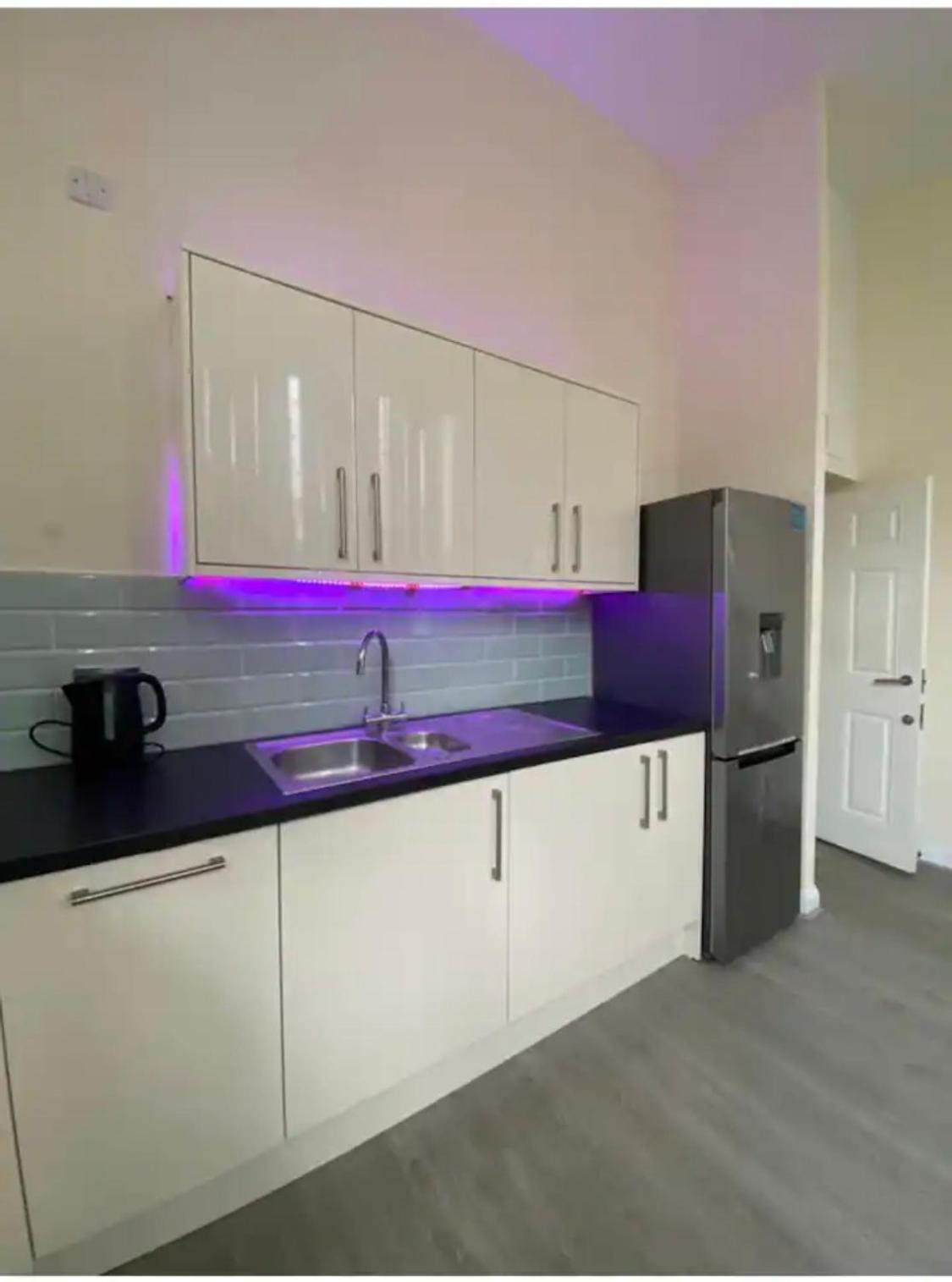 Spacious King Room With Private Entrance - Near Emirates And Camden And King'S Cross - 5 Min To Tube Finchley Exteriér fotografie